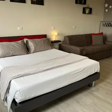 Sleep & Fly Bgy Airport-station-center Апартаменты